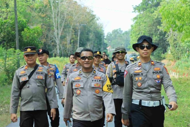 
 Personil Polres Tulang Bawang Barat Longmarch Puluhan Kilometer